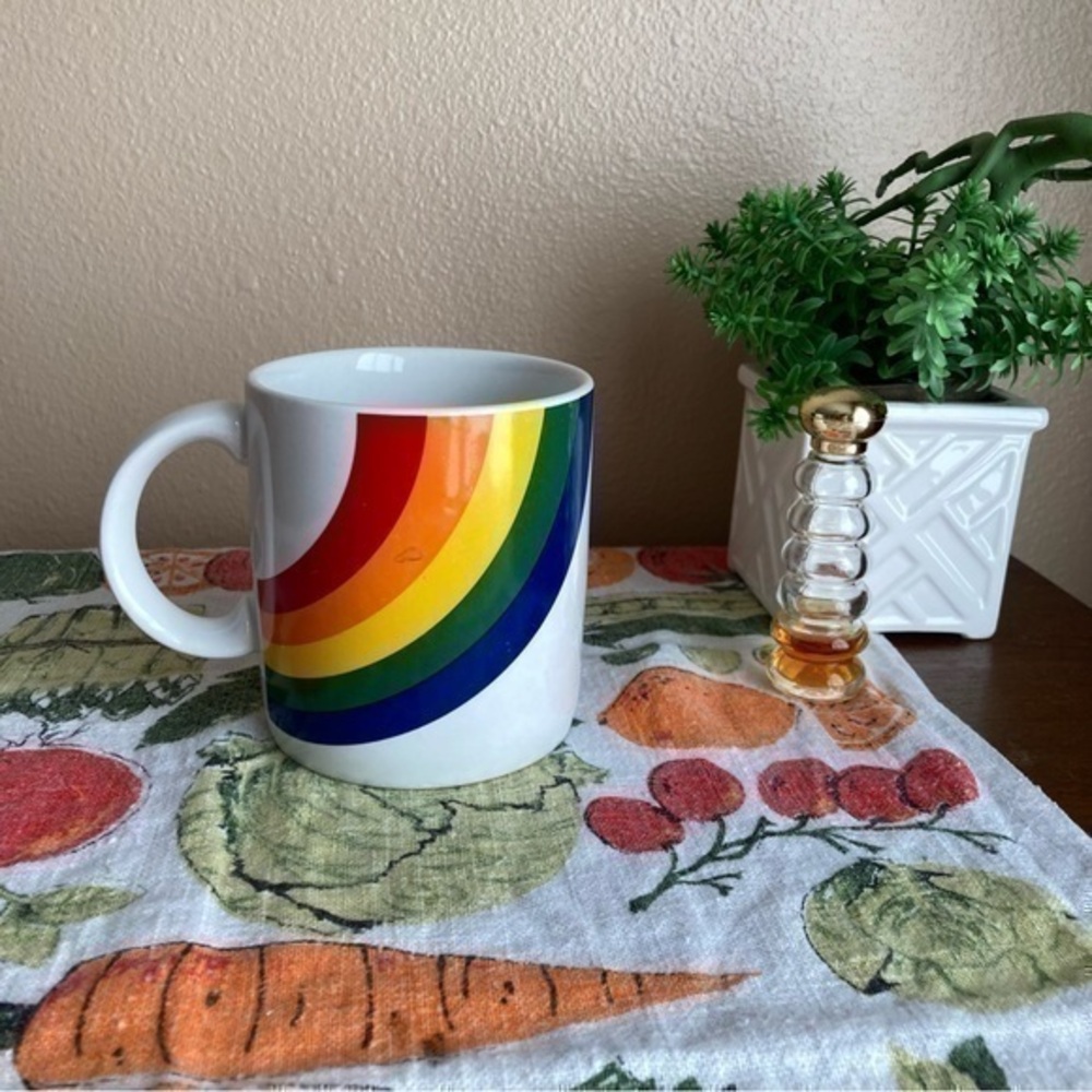 Vintage 80s upside down rainbow mug